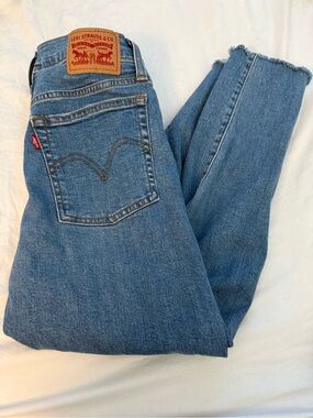 Levi's Women's Classic High-Rise Distressed Wedgie Skinny Blue Jeans Size 27